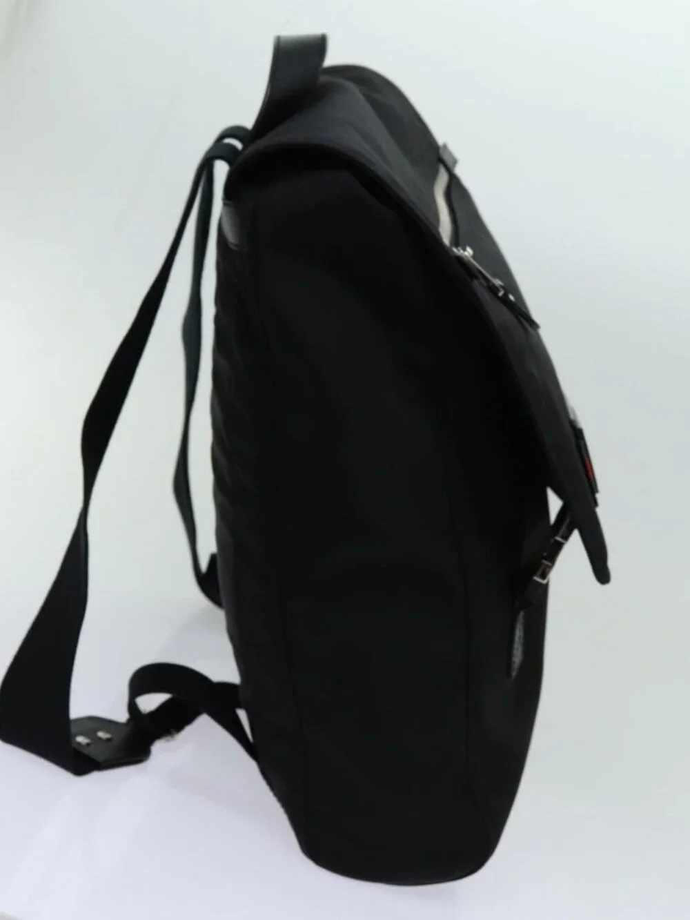 Gucci brand	gucci color	black